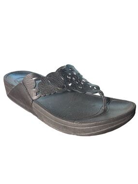 FitFlop Sandal Size 10 Flora Black Leather Thong Swirling Laser Cut Vamp